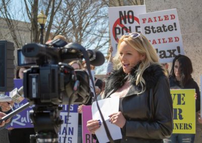 Stormy Daniels makes brief Illinois Capitol appearance